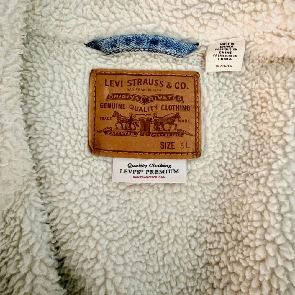 Levi's Type III Blue Denim Sherpa Trucker Jacket - Picture 3 of 8